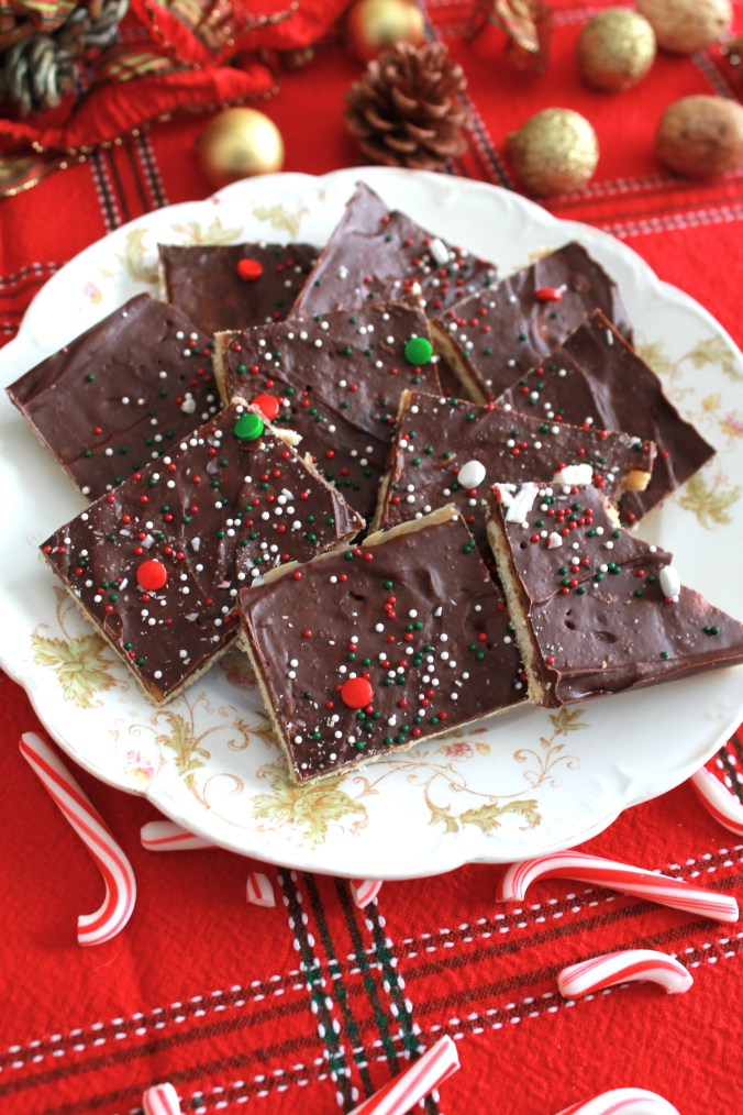 Peppermint Christmas Crackers | Chocolate Saltines, Cracker Candy with Peppermint